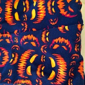 Lukaroe Halloween Leggings Tall Curvy in Great Condition